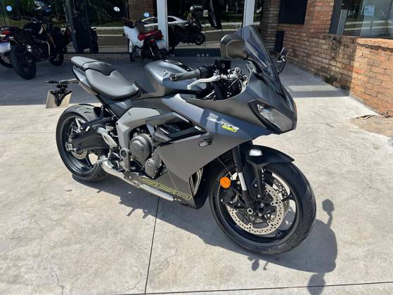TRIUMPH DAYTONA 660 